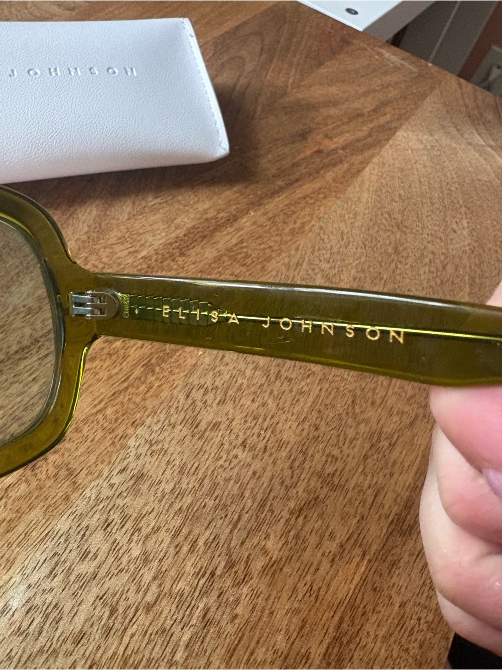 Elisa Johnson Jane Aviator Style Sunglasses in Olive Green 🫒 - Picture 5 of 9